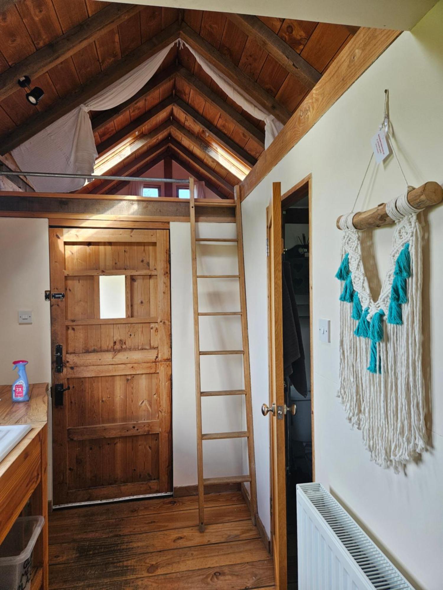 Chalet Log At The Old Summer Dairy Glastonbury Somerton (Somerset)